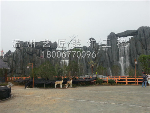 樂園假山廣場(chǎng)