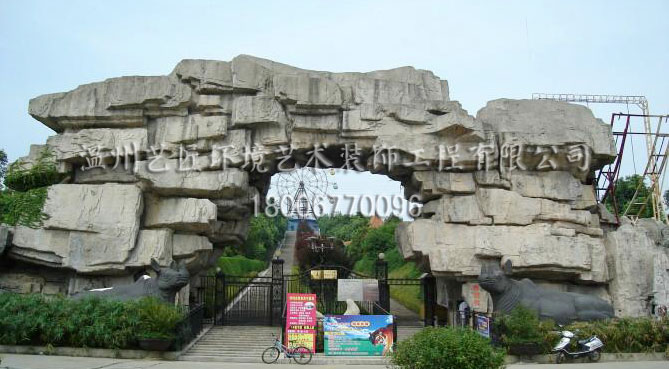 假山入口